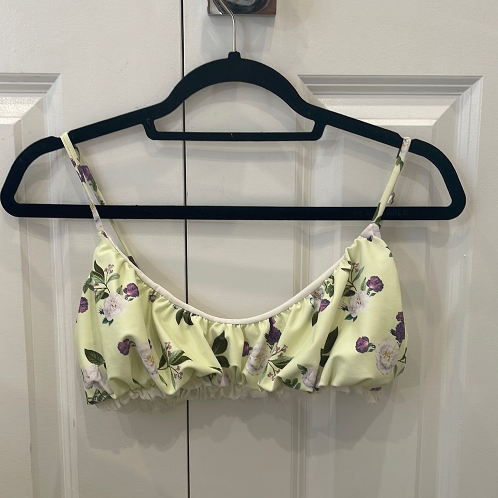 Tularosa Swimsuit set never worn washed once TOP:M BOTTOM:S